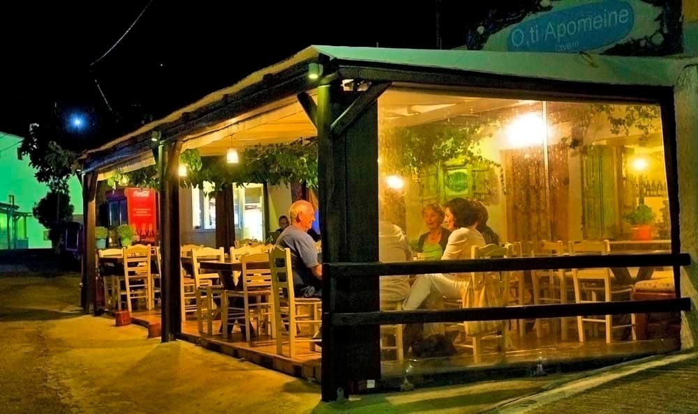 Oti Apomeine – dining area