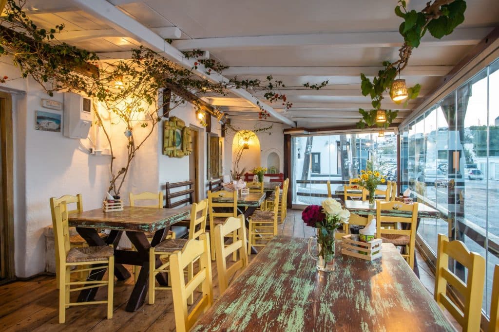 Oti Apomeine – Tavern & Grill House, Ano Mera Mykonos